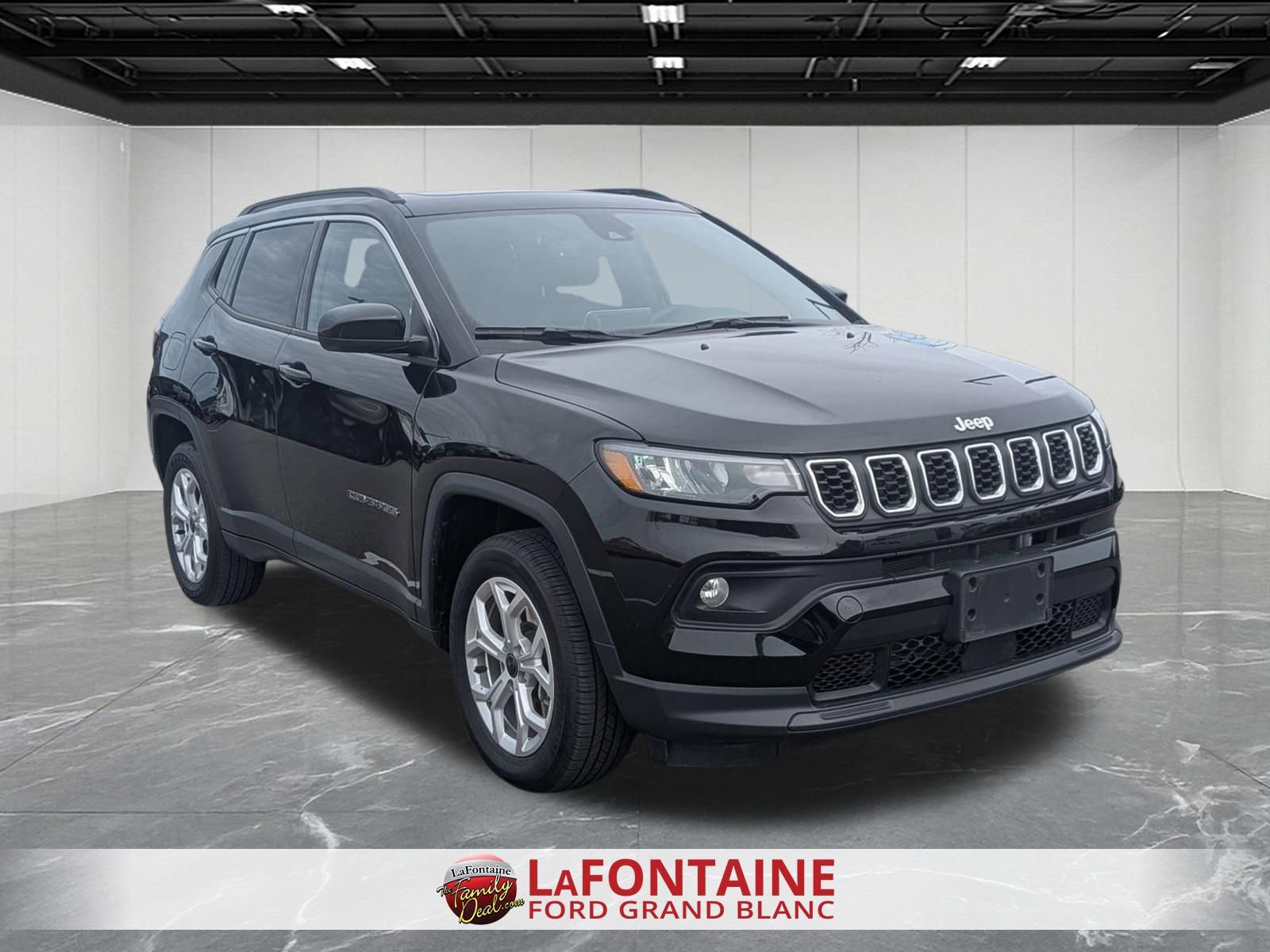 Used 2025 Jeep Compass Latitude w/ Sun & Sound Group AWD/4WD image 7