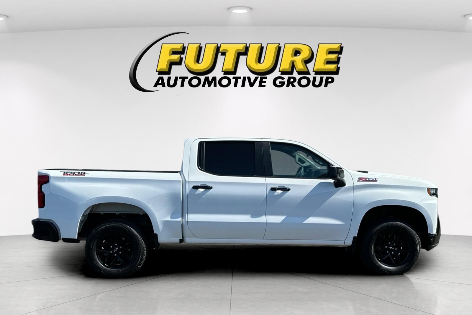 Used 2021 Chevrolet Silverado 1500 LT Trail Boss w/ Convenience Package II AWD/4WD image 2