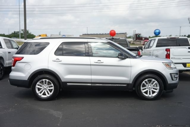 Certified 2017 Ford Explorer XLT w/ Equipment Group 202A FWD image 5