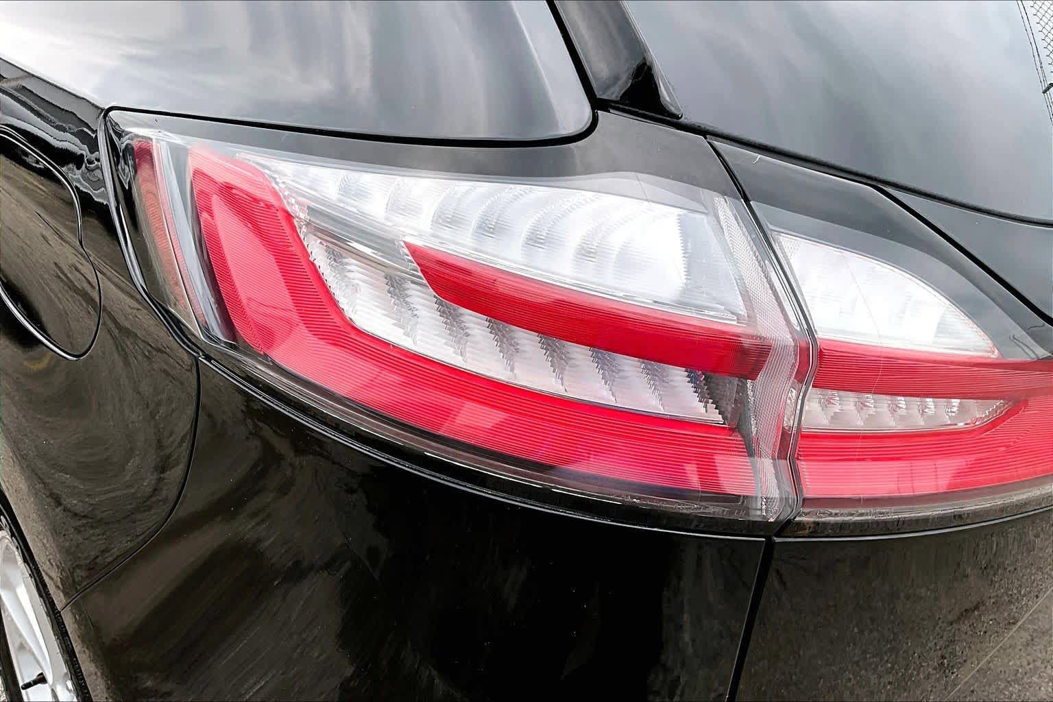 Certified 2019 Ford Edge SE FWD image 28