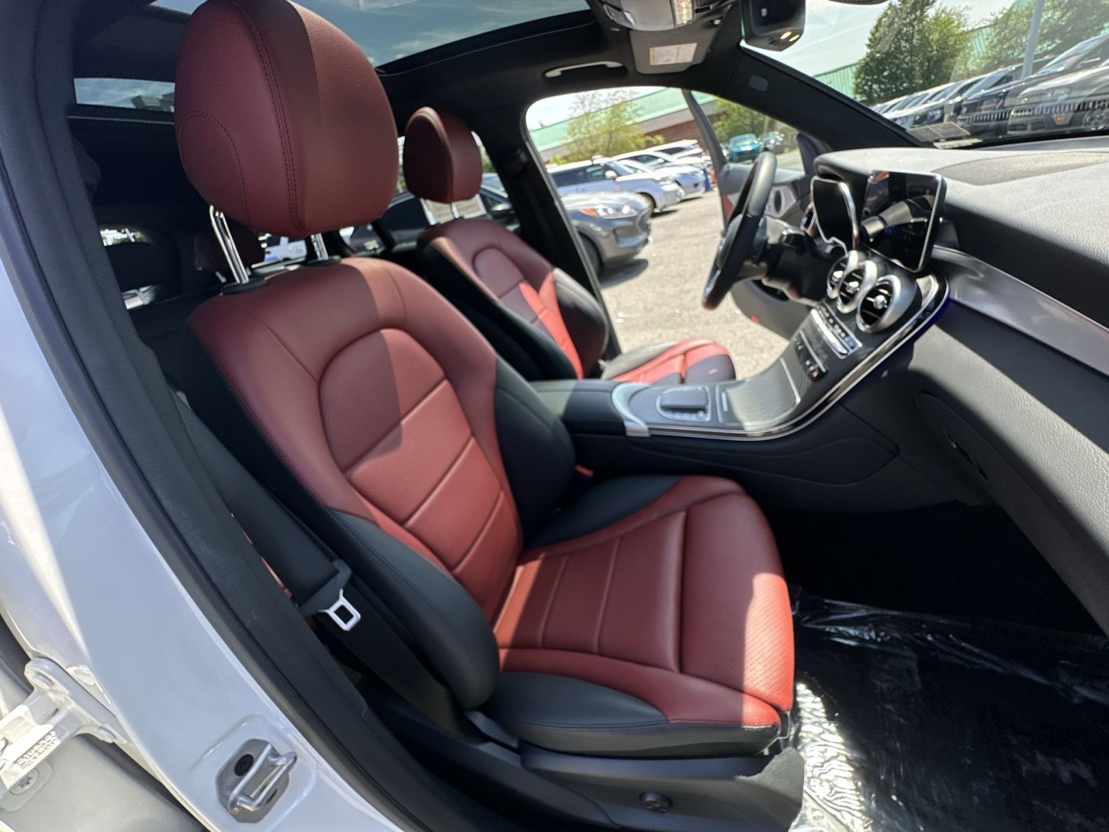 Used 2022 Mercedes-Benz GLC 300 4MATIC image 34