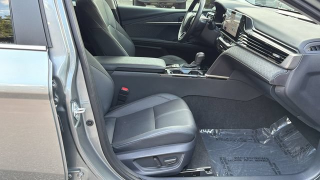 Used 2025 Toyota Camry XLE FWD image 13
