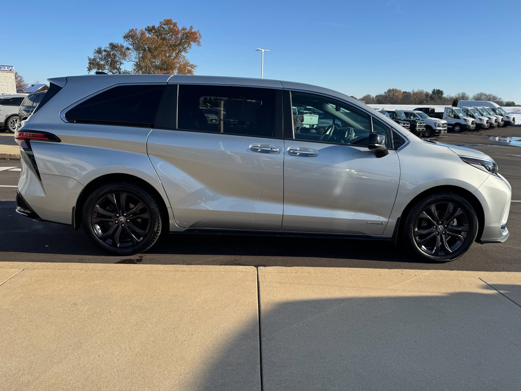 Used 2021 Toyota Sienna XSE image 11