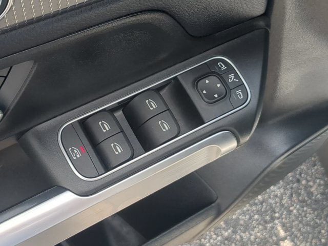 Used 2022 Mercedes-Benz GLB 250 4MATIC image 14