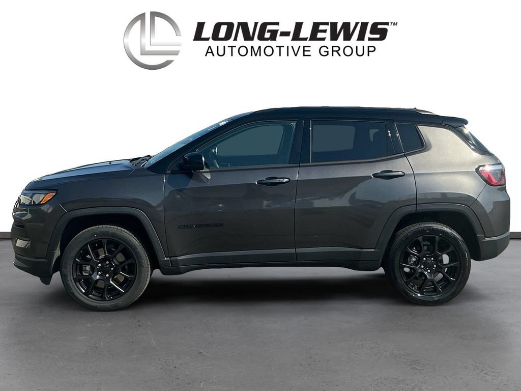 Used 2023 Jeep Compass Latitude w/ Sun and Sound Group AWD/4WD image 2