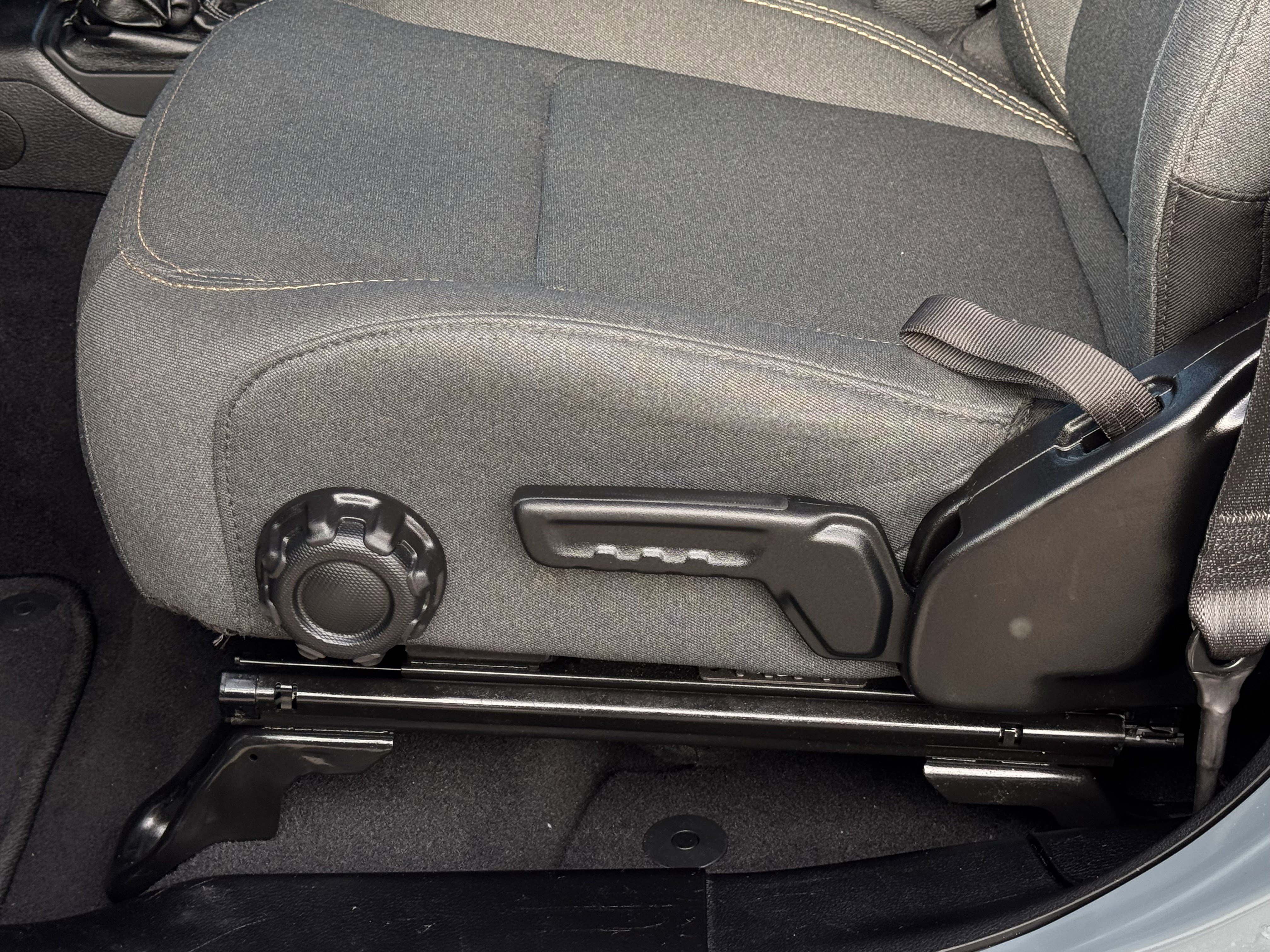 Used 2025 Jeep Wrangler Sport S image 17