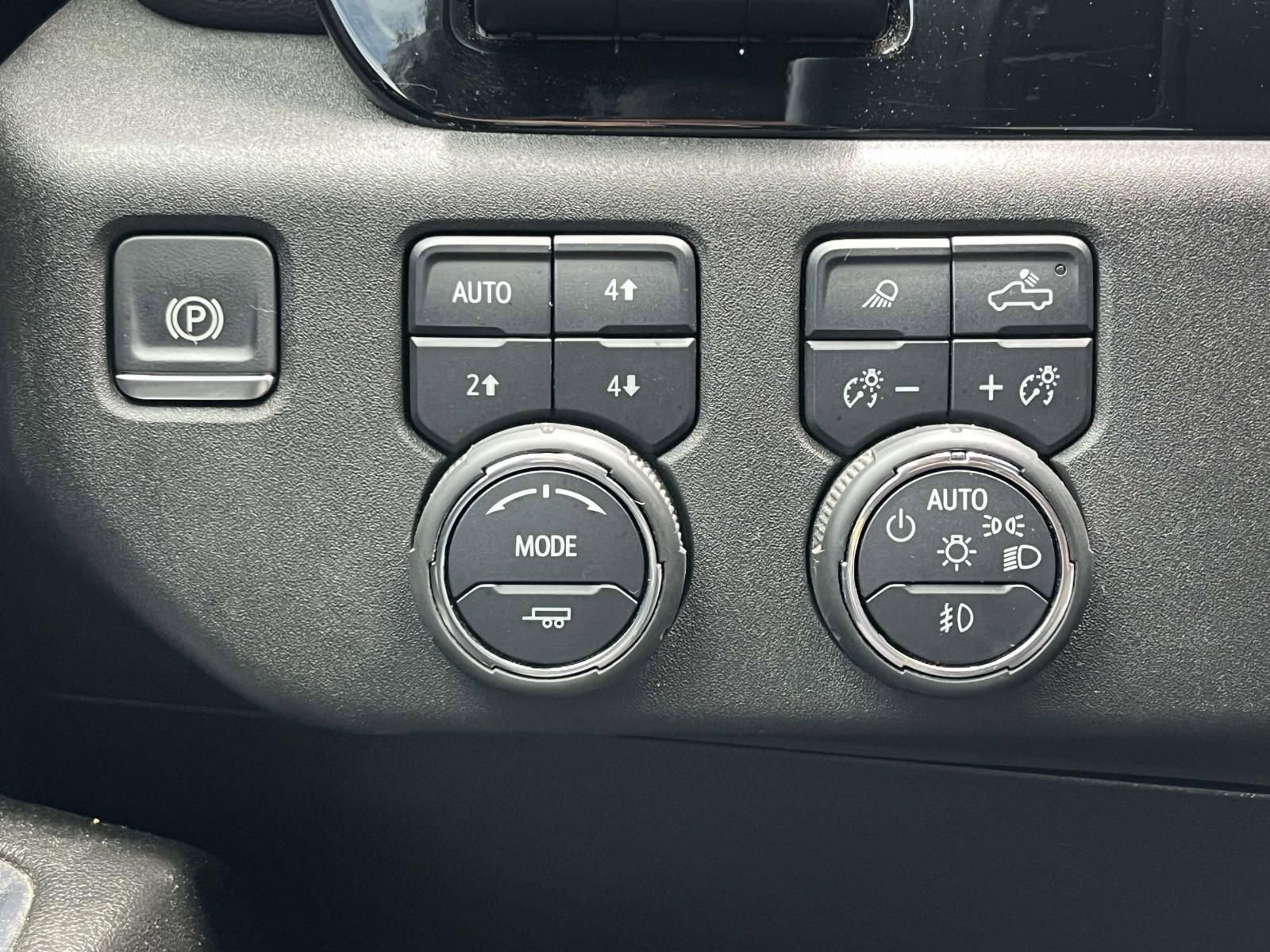 Used 2024 Chevrolet Silverado 3500 High Country w/ Technology Package AWD/4WD image 24
