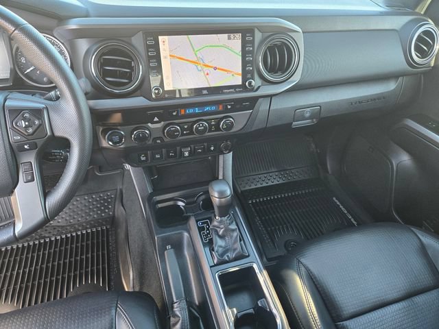 Used 2020 Toyota Tacoma TRD Off-Road w/ TRD Premium Off Road Package AWD/4WD image 17