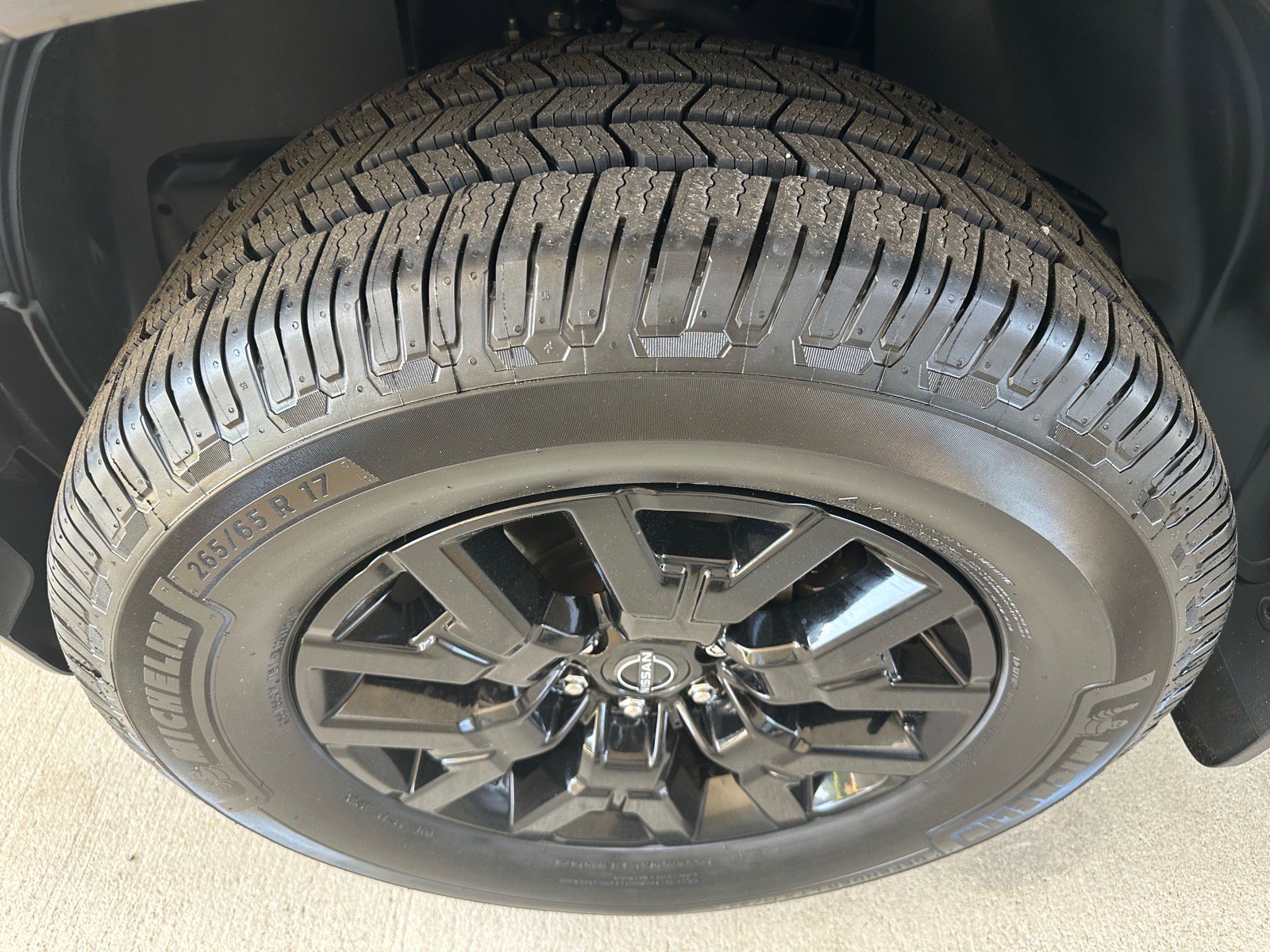 Used 2023 Nissan Frontier SV w/ Midnight Edition Package RWD image 4