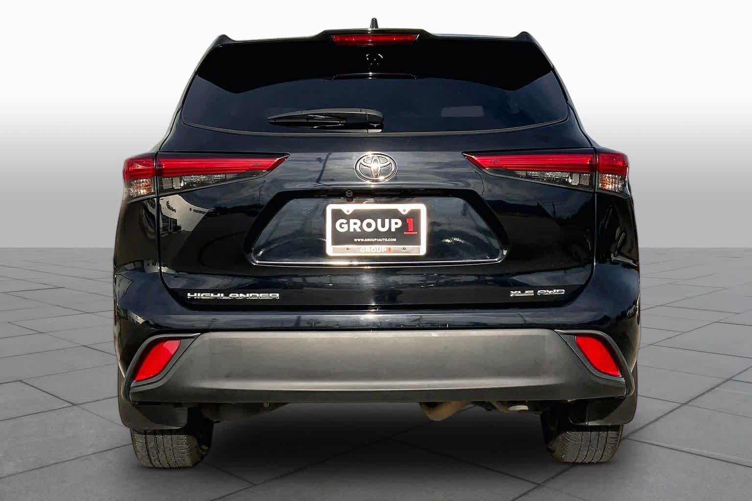 Used 2022 Toyota Highlander XLE AWD/4WD image 5