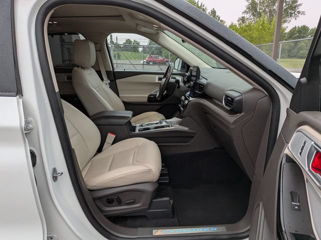 Certified 2023 Ford Explorer Platinum w/ Technology Package AWD/4WD image 24