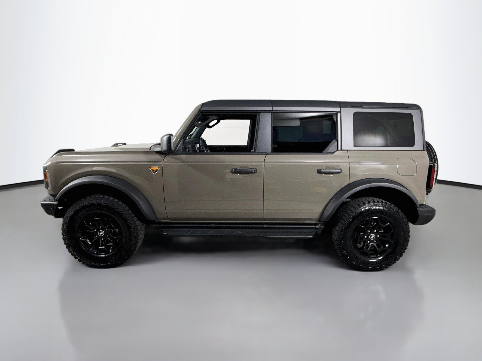 Certified 2026 Ford Bronco Badlands AWD/4WD image 4