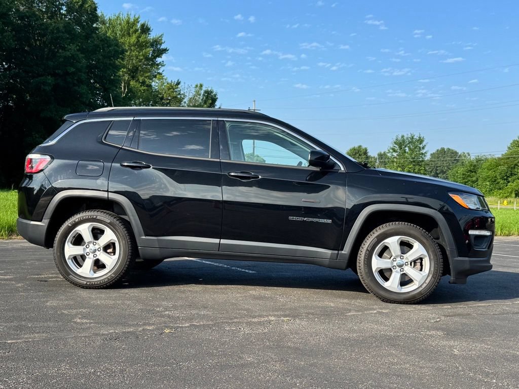 Used 2019 Jeep Compass Latitude w/ Popular Equipment Group AWD/4WD image 4