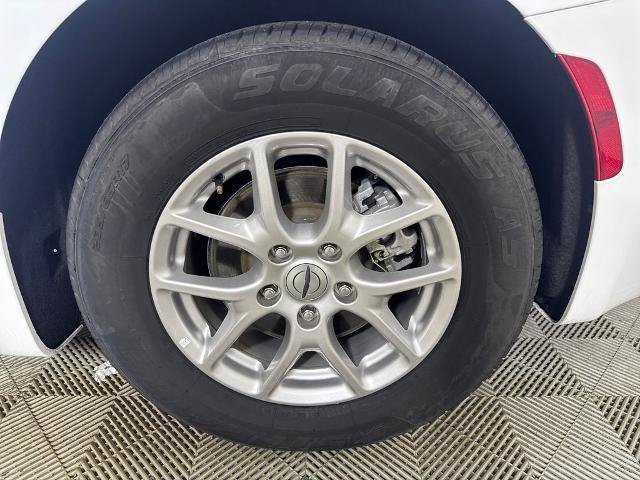 Used 2024 Chrysler Pacifica Touring-L FWD image 13