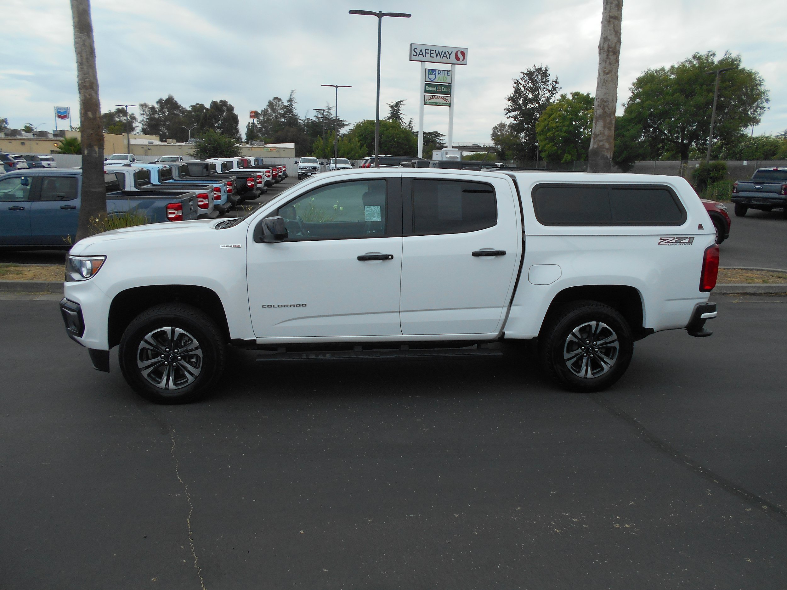 Used 2021 Chevrolet Colorado Z71 w/ Safety Package AWD/4WD image 2