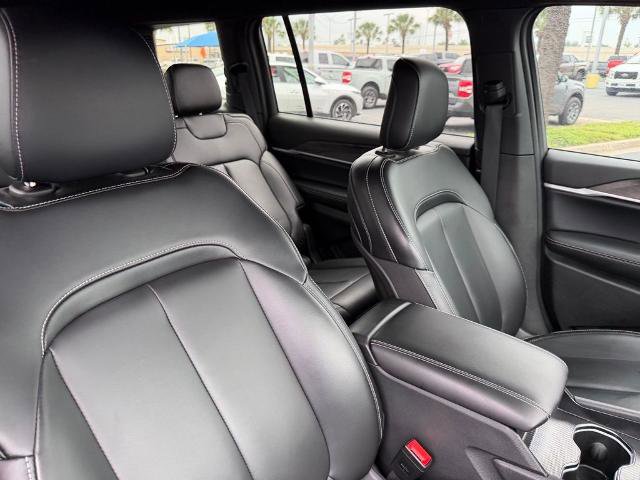Used 2025 Jeep Grand Cherokee L Limited w/ Black Appearance Package AWD/4WD image 25
