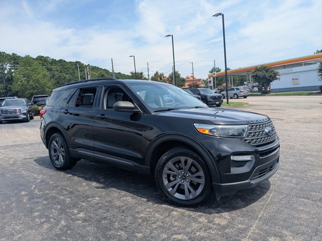 Certified 2021 Ford Explorer XLT w/ Equipment Group 202A AWD/4WD image 2