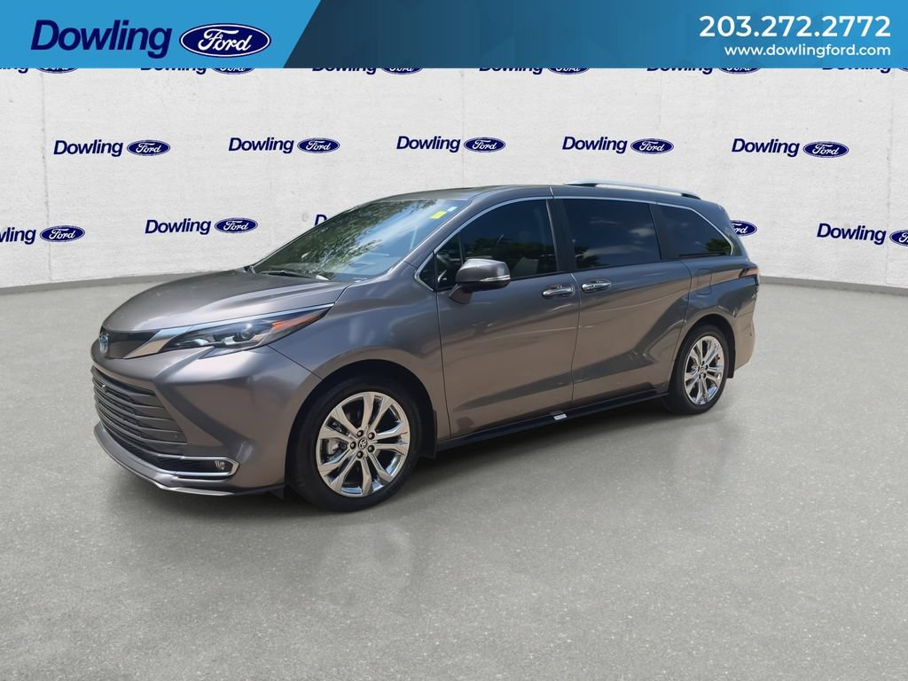 Used 2024 Toyota Sienna Platinum FWD image 7