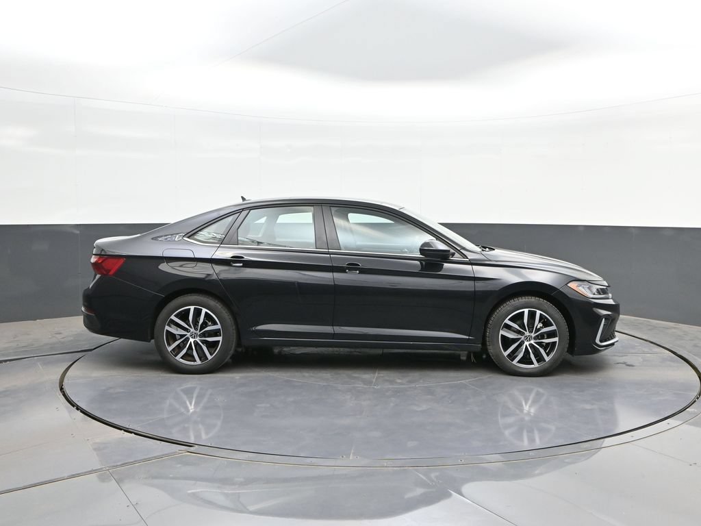Used 2025 Volkswagen Jetta SE FWD image 22
