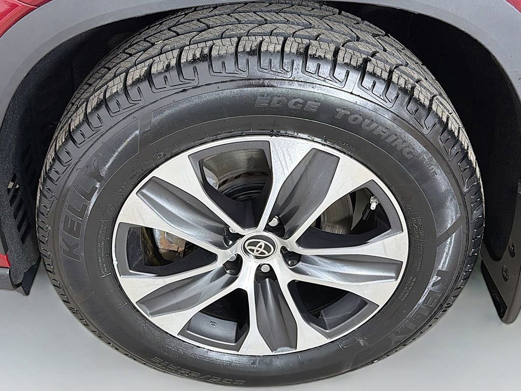 Used 2023 Toyota Highlander XLE AWD/4WD image 19