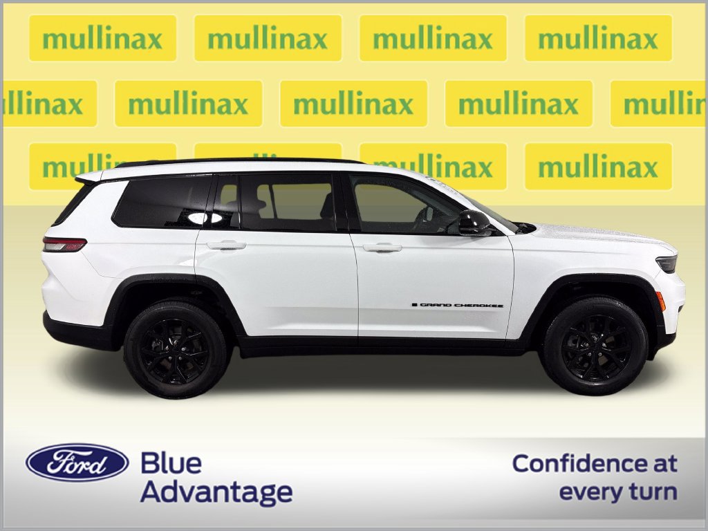 Used 2025 Jeep Grand Cherokee L Altitude RWD image 2