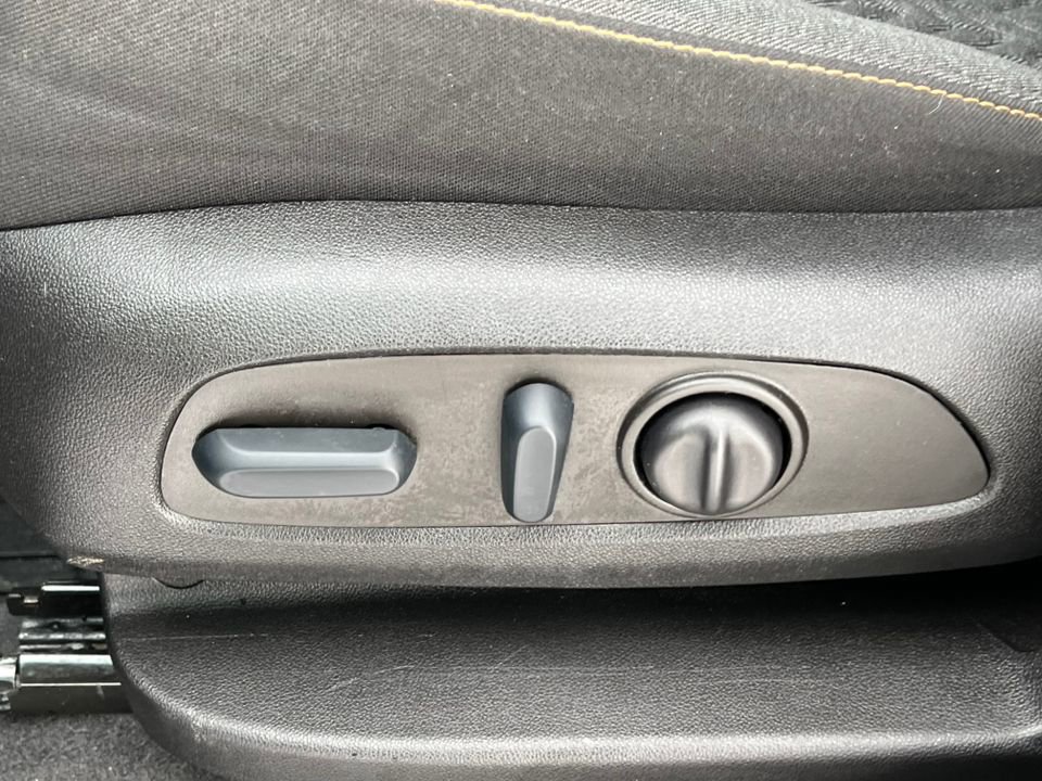 Used 2022 Chevrolet Equinox LT w/ LPO, Floor Liner Package image 13