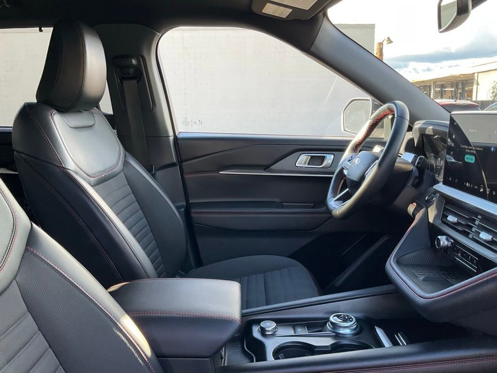 Certified 2025 Ford Explorer ST-Line w/ Premium Package image 39