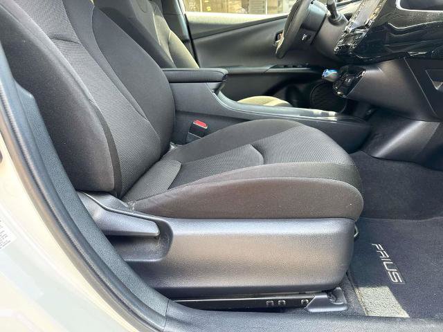 Used 2020 Toyota Prius L Eco FWD image 11