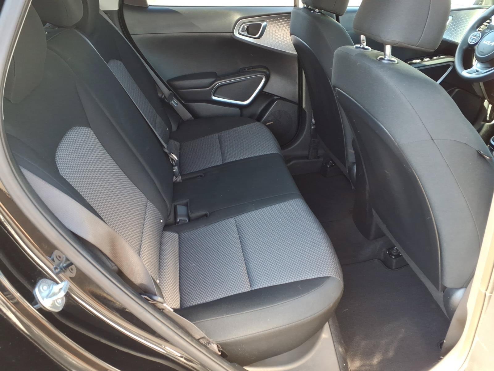Used 2025 Kia Soul LX w/ LX Technology Package FWD image 14
