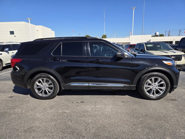 Certified 2022 Ford Explorer XLT w/ Equipment Group 202A image 2