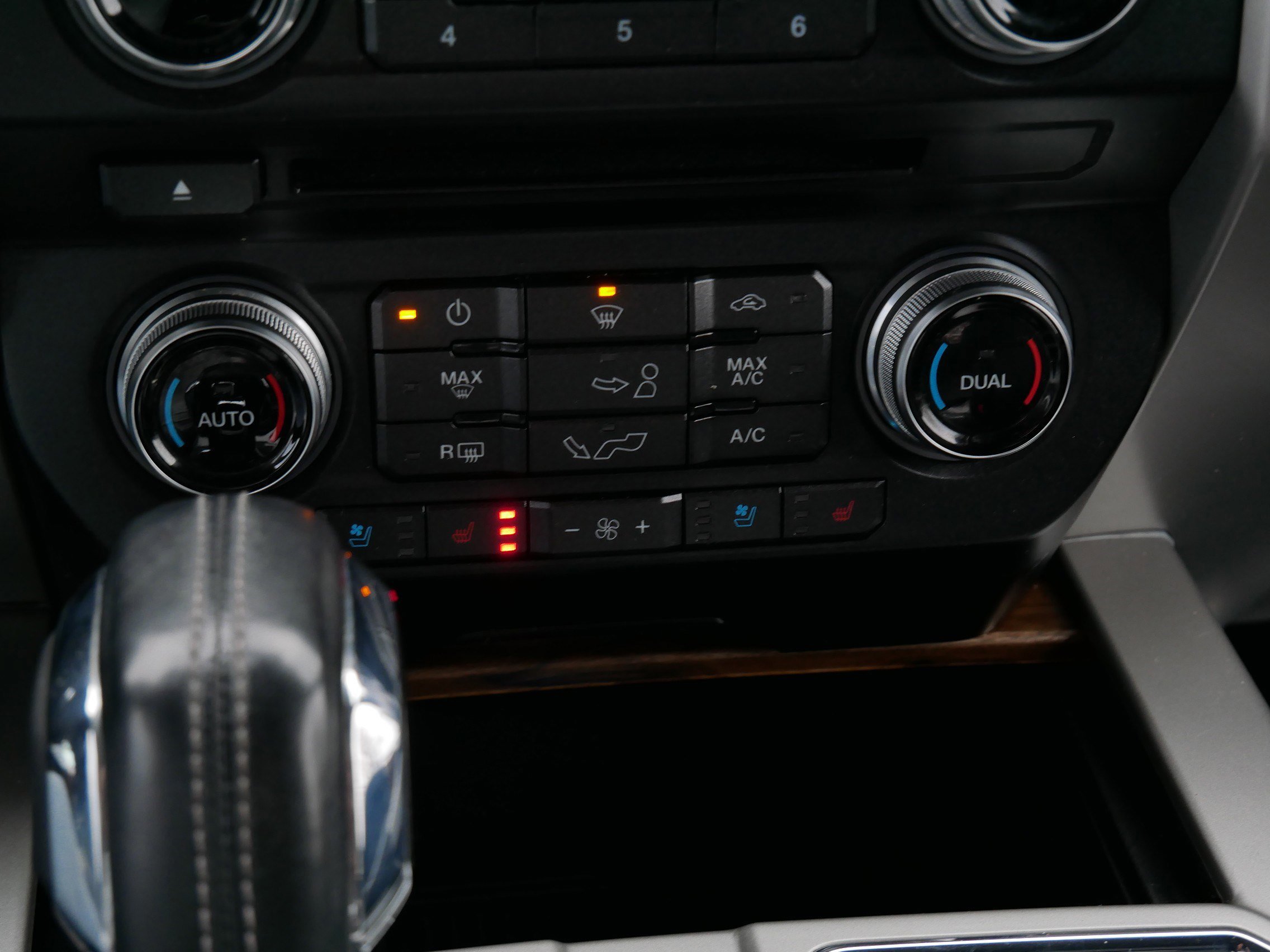 Certified 2018 Ford F150 Lariat w/ Equipment Group 502A Luxury image 23