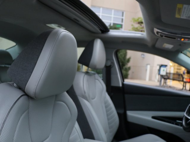 Used 2024 Hyundai Elantra Limited FWD image 9