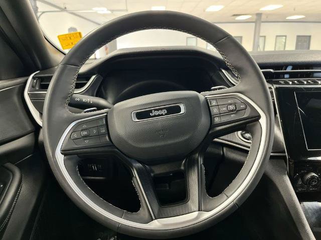 Used 2025 Jeep Grand Cherokee Altitude AWD/4WD image 16