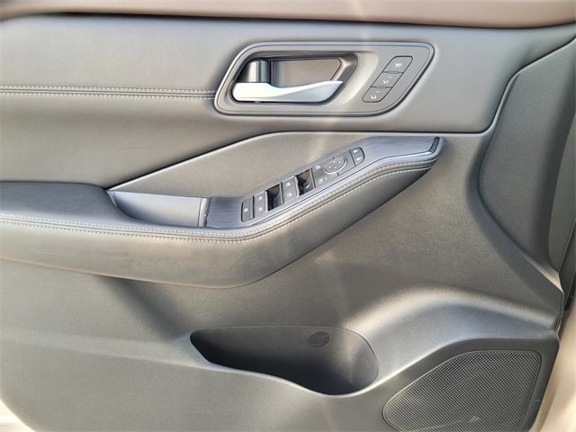 Used 2023 Nissan Rogue SL image 27