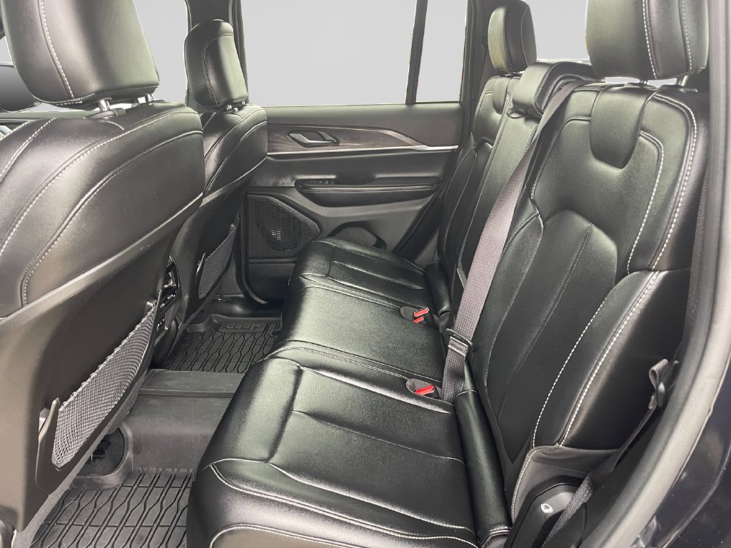 Used 2024 Jeep Grand Cherokee Limited AWD/4WD image 19