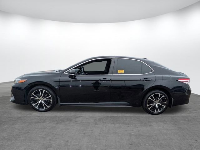 Used 2020 Toyota Camry SE image 2