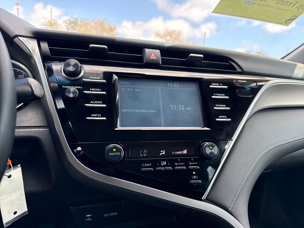 Used 2018 Toyota Camry SE image 18