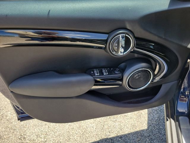 Used 2019 MINI Cooper 4-Door Hardtop w/ Signature Upholstery Package image 17