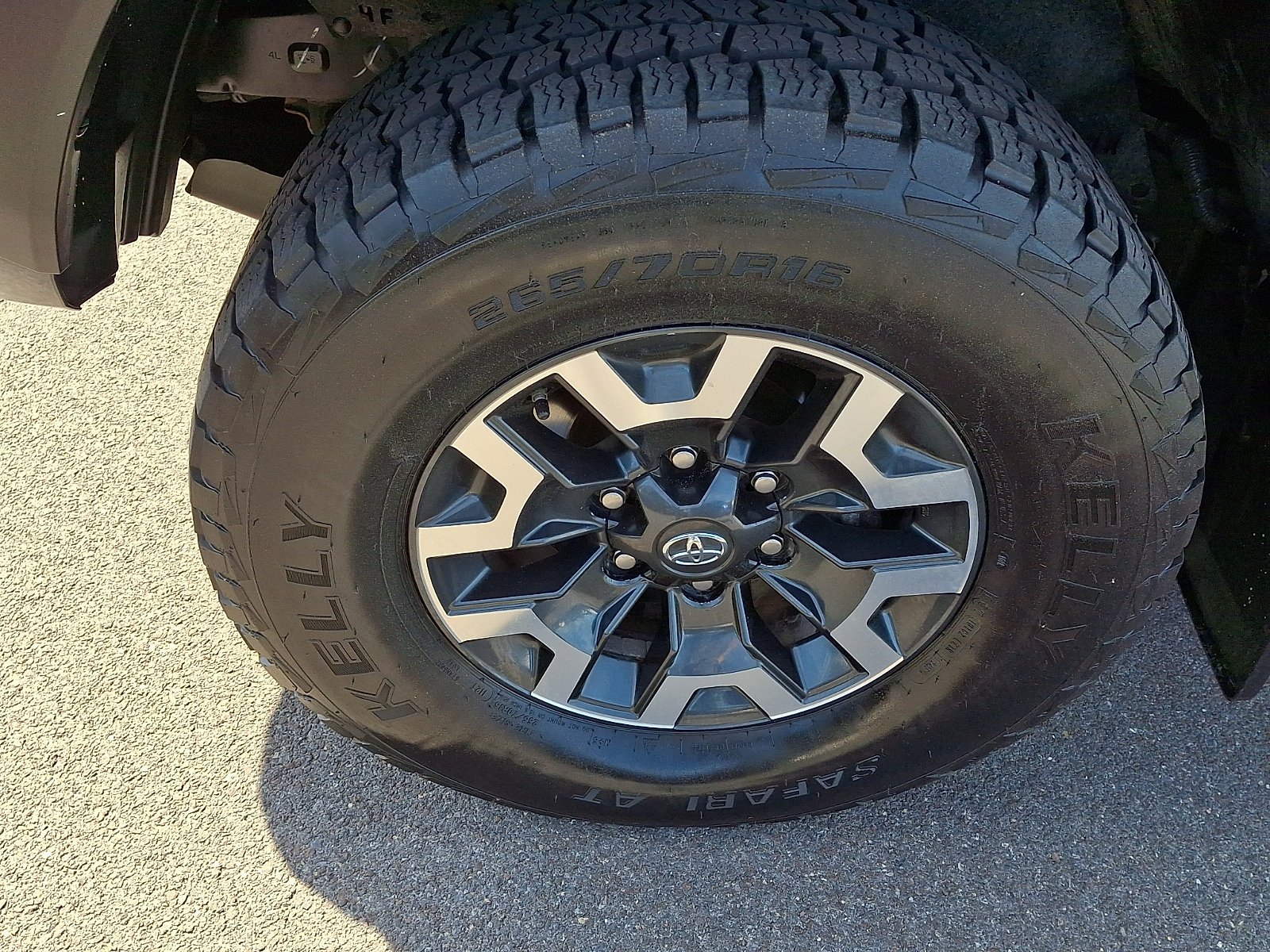 Used 2018 Toyota Tacoma TRD Off-Road AWD/4WD image 28