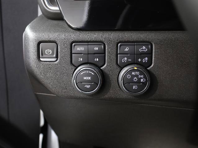 Used 2025 Chevrolet Silverado 3500 LTZ w/ LTZ Plus Package image 19