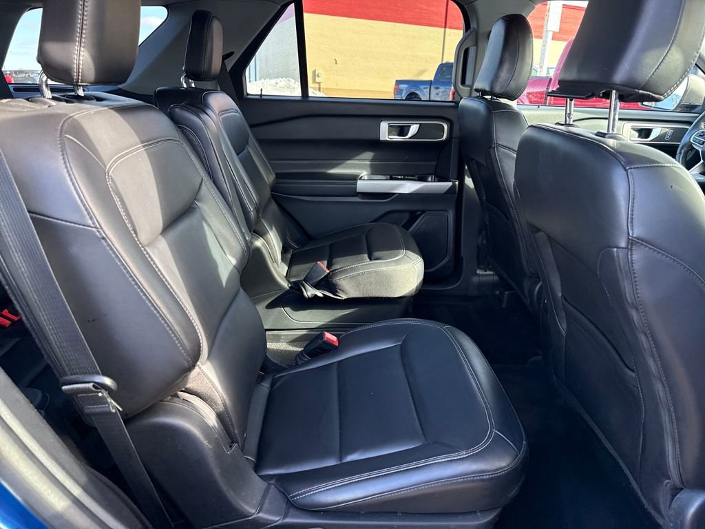Certified 2022 Ford Explorer XLT w/ Equipment Group 202A image 9