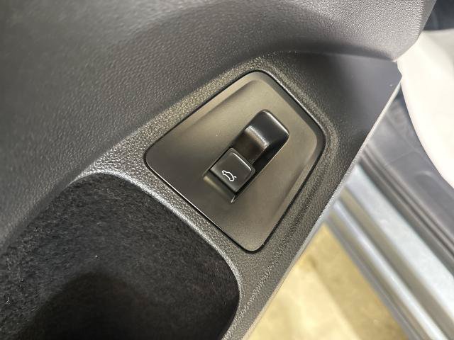Used 2022 Volkswagen Tiguan SE FWD image 12