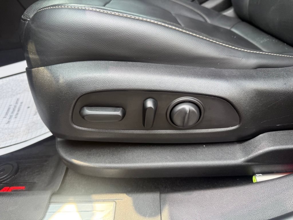 Used 2019 GMC Acadia SLT w/ LPO, Floor Liner Package AWD/4WD image 22