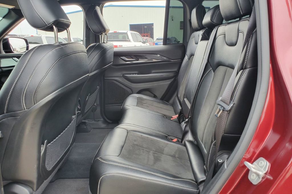 Used 2023 Jeep Grand Cherokee Altitude RWD image 22