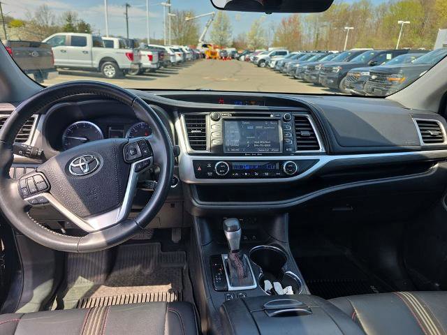Used 2019 Toyota Highlander SE AWD/4WD image 19