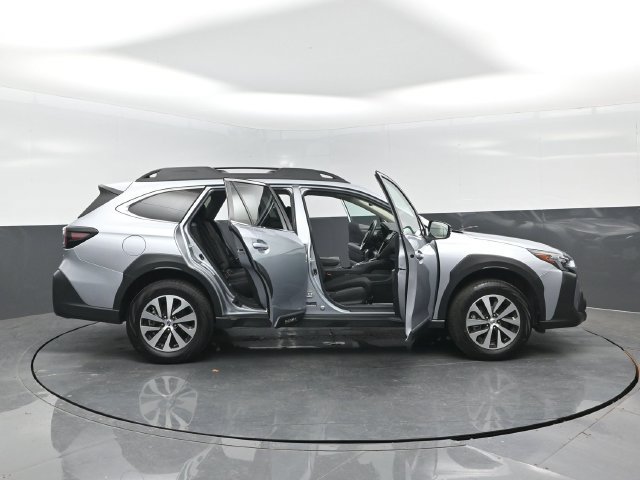 Used 2025 Subaru Outback Premium AWD/4WD image 27