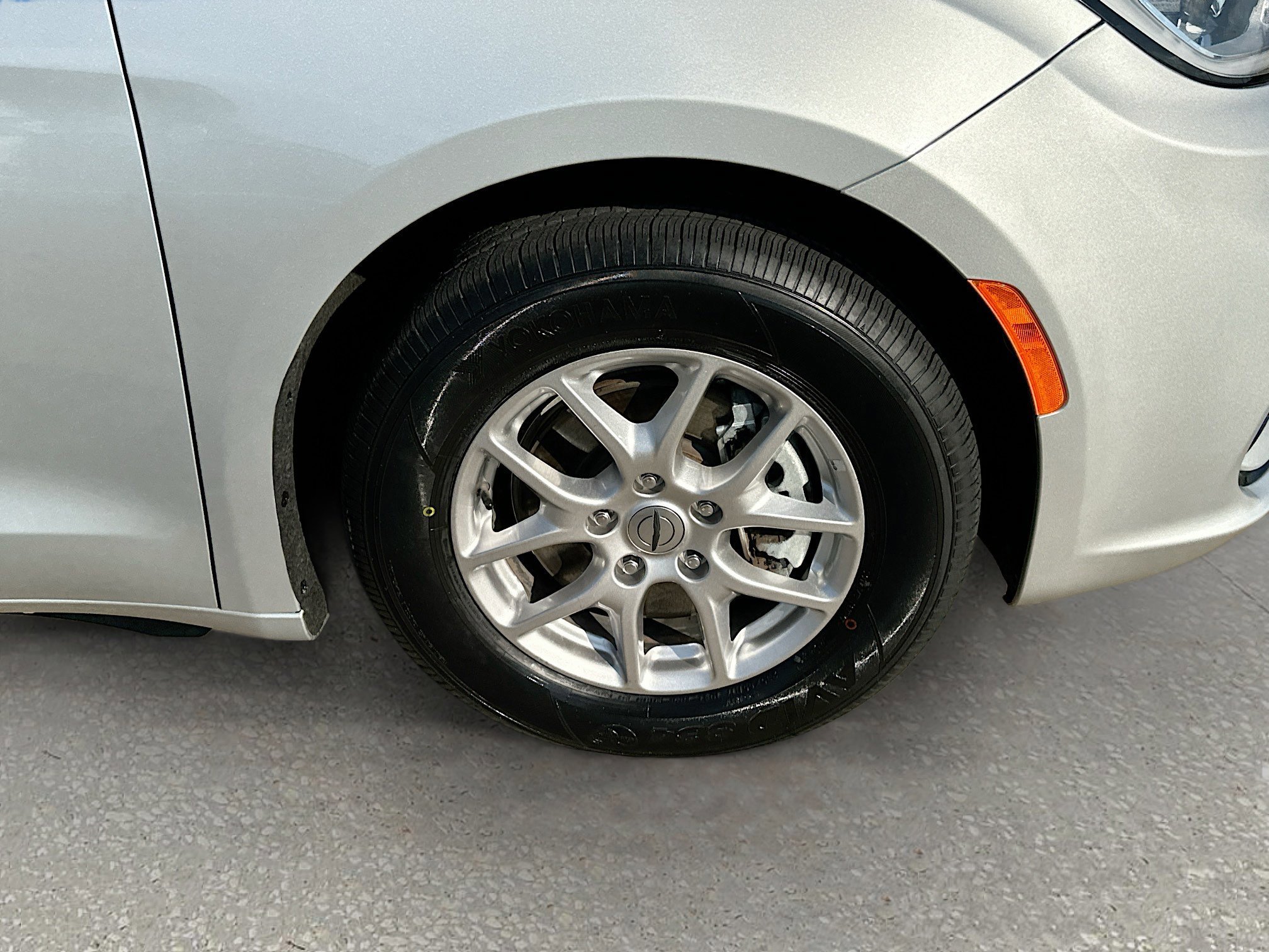 Used 2024 Chrysler Pacifica Touring-L image 30