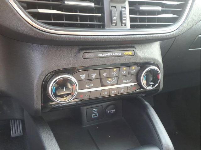 Certified 2022 Ford Escape Titanium AWD/4WD image 18