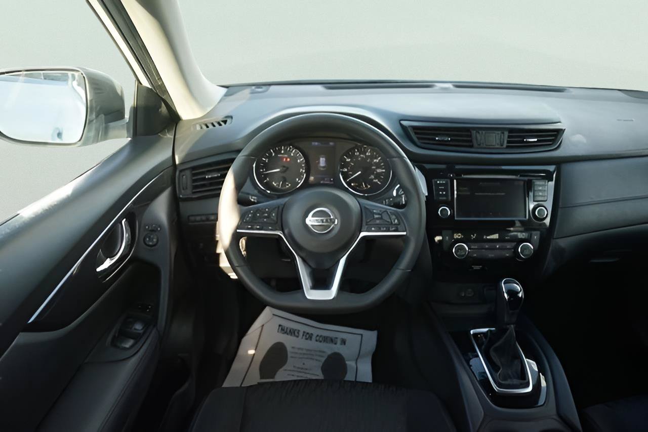 Used 2018 Nissan Rogue SV w/ Premium Package FWD image 21