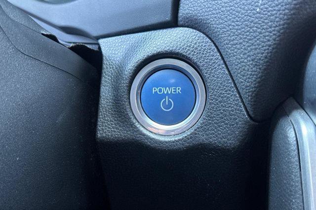 Used 2021 Toyota RAV4 SE w/ Weather & Moonroof Package AWD/4WD image 18